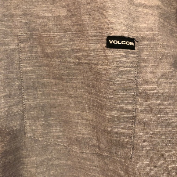 🔅Grey Volcom Button-up🔅 - Picture 3 of 5